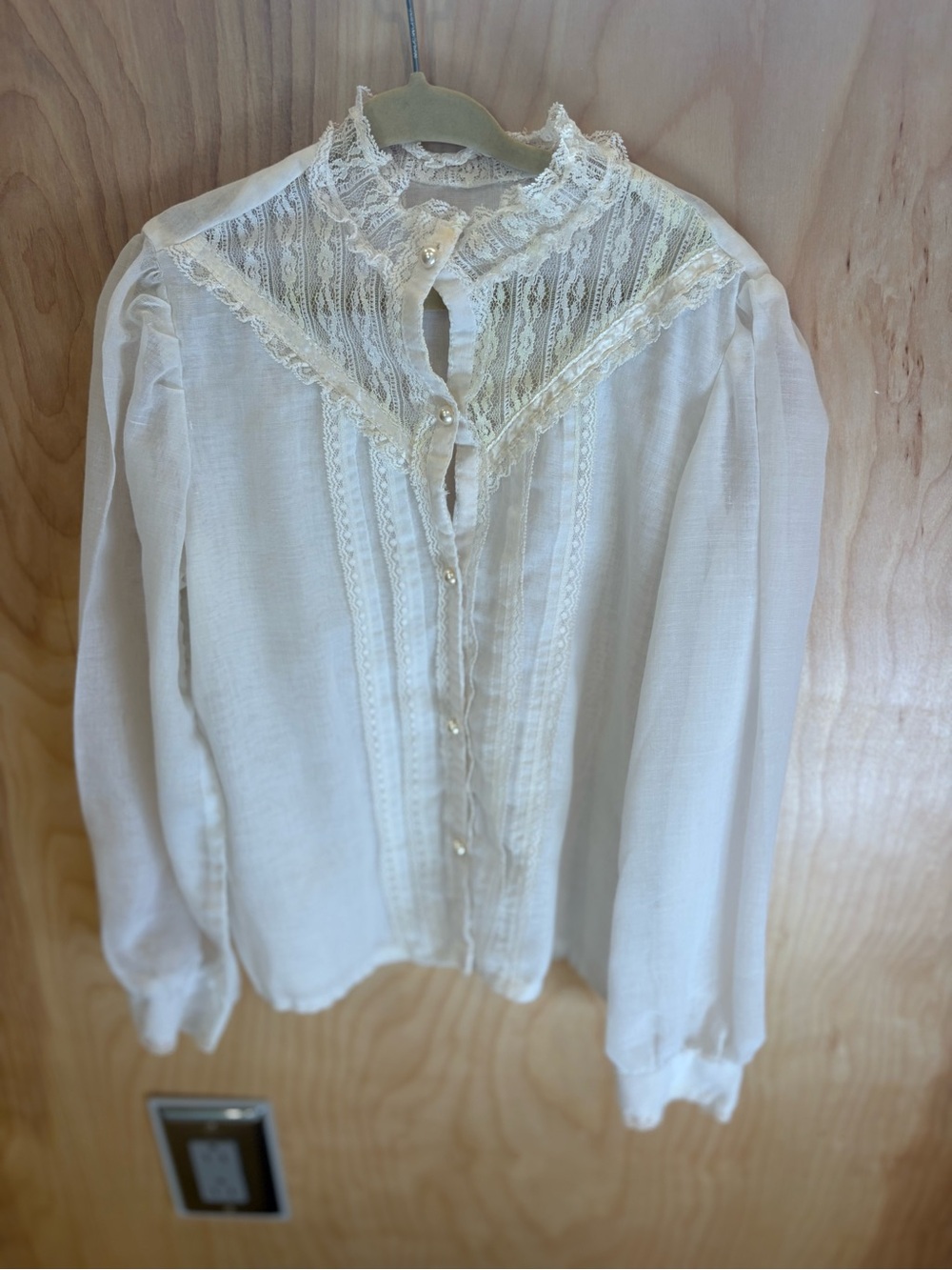 Vintage Girls' Ivory Lace-Trim Blouse - Classic Victorian Style